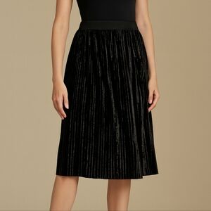 Lord & Taylor Velvet Pleated Skirt Size XL Black Knee Length EUC